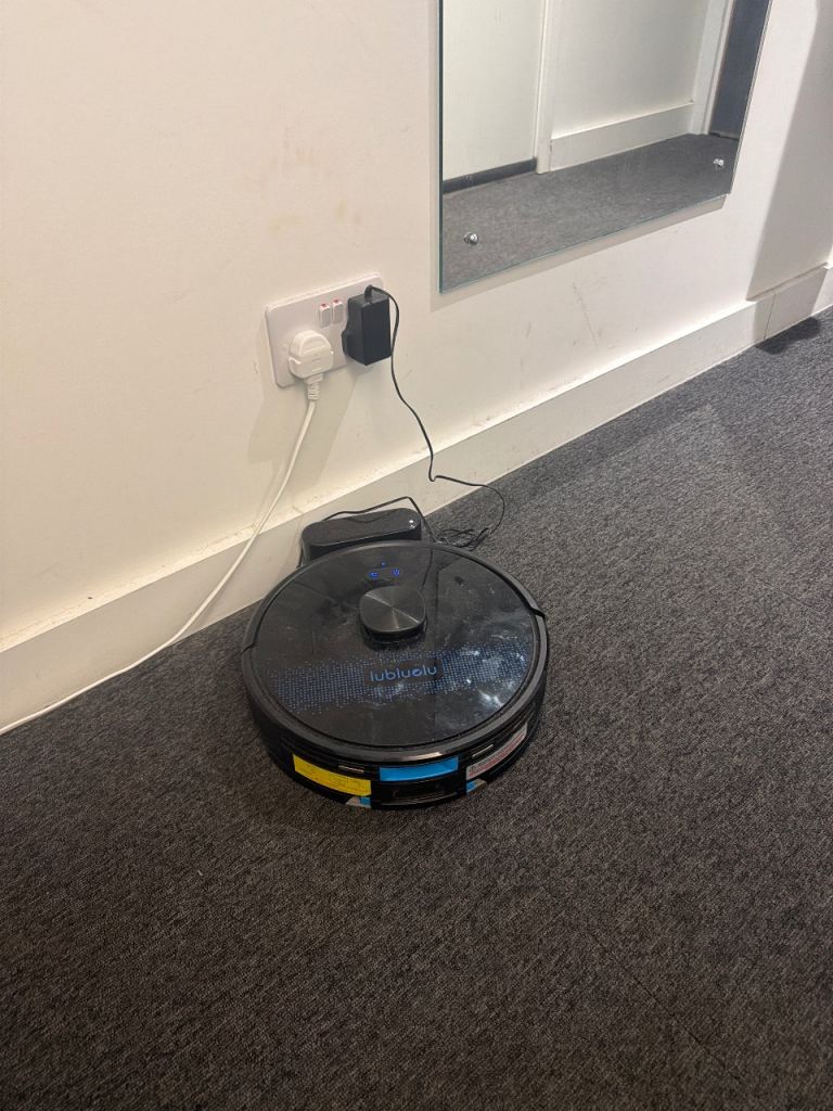 Ultenic D5s Pro Robot Vacuum Cleaner - Black, Good Condition
