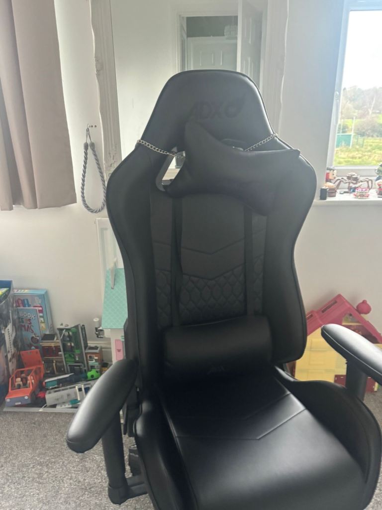 Gaming chair 