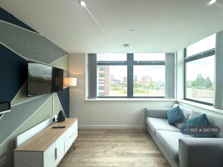 1 bedroom flat in Seymour Grove, Manchester, M16 (1 bed) (#2927765)
