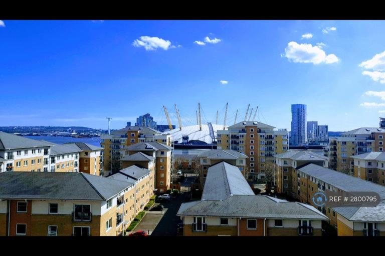 2 bedroom flat in Blackwall Way, London, E14 (2 bed) (#2800795)