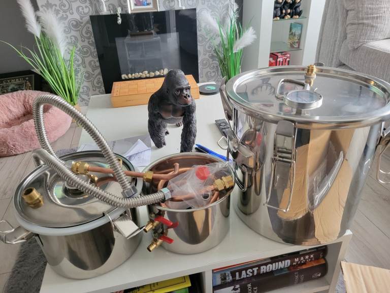 Water alcohol distiller