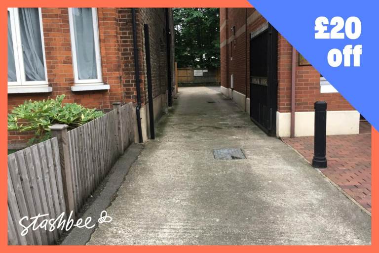 PARKING SPACE in private car park | Close to East Croydon Station (CR0) 