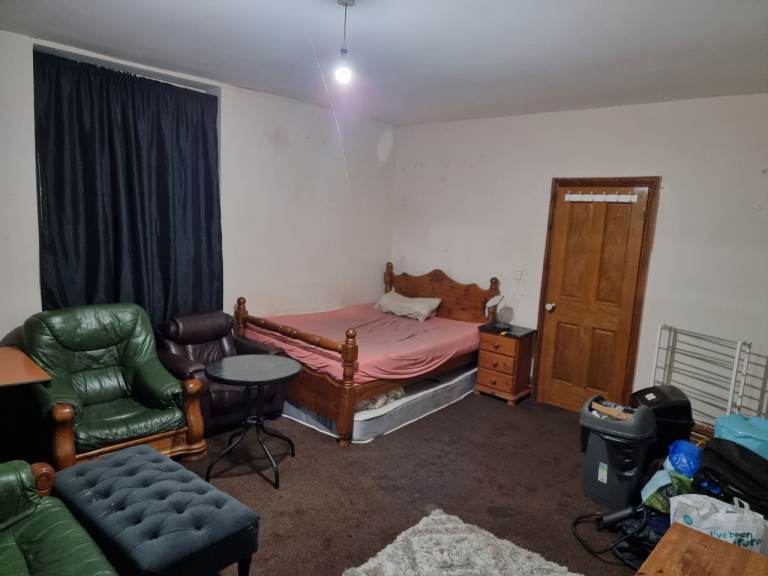 Large room to rent