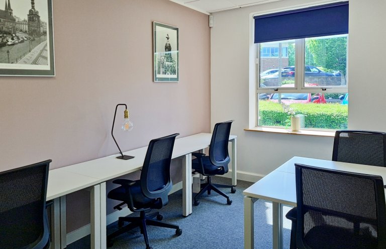 Chippenham - SN140GT \ Move-In Ready Office for 3 Workstations