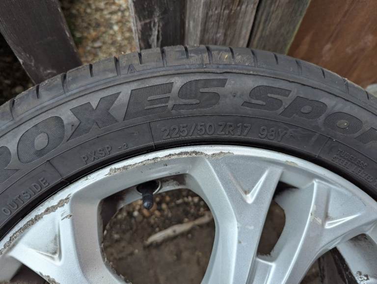 Ford 17" alloy, was on my 10 plate SMax