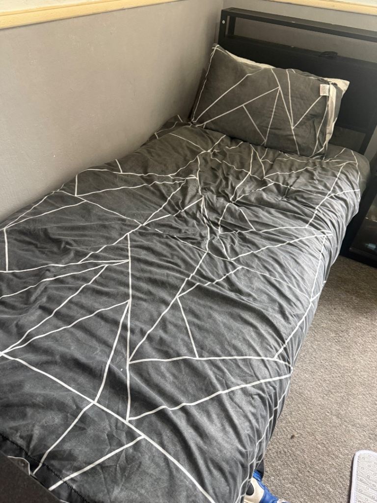 Single bed frame + mattress 