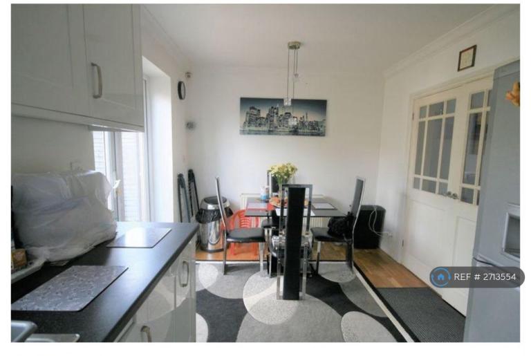 3 bedroom house in Cricklade Avenue, Romford, RM3 (3 bed) (#2713554)