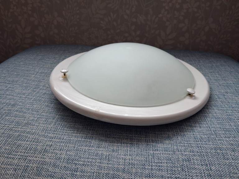 Dome ceiling light - Bathroom - Kitchen - Good working order.