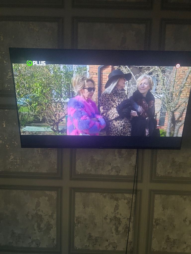 Black Flat Screen TV - Good Condition lg smart 43 inch
