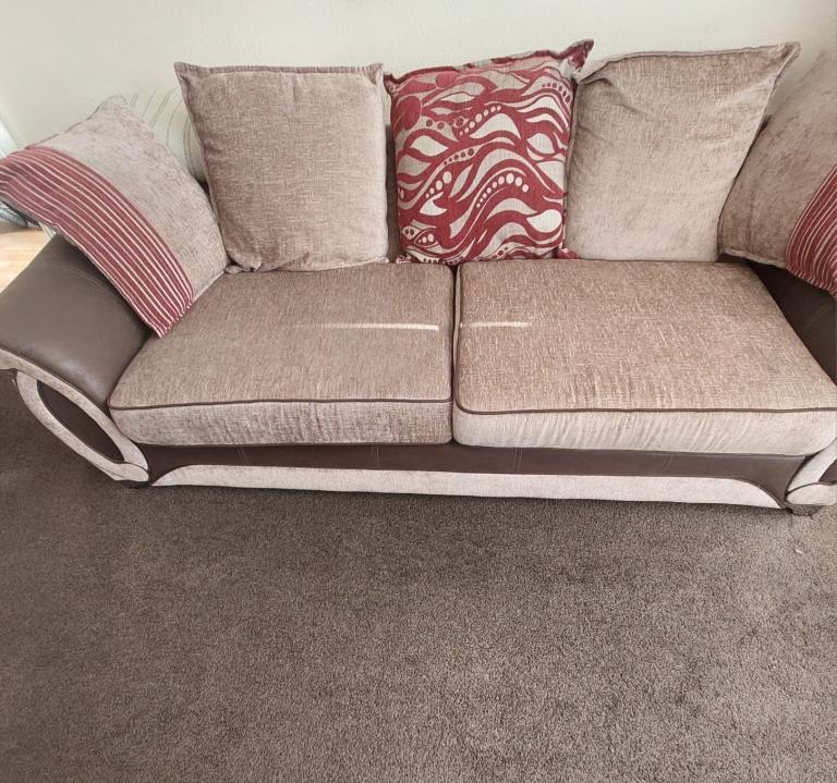 DFS 3 + 2 Seater Sofa Set – Excellent Condition – £300 – Free Delivery Bradford/Leeds