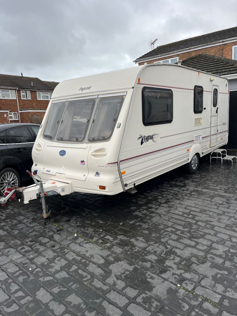 Bailey pageant champagne 