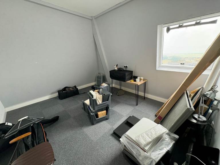 Workshop/Office/Artist Studio with sea views available for rent NOW