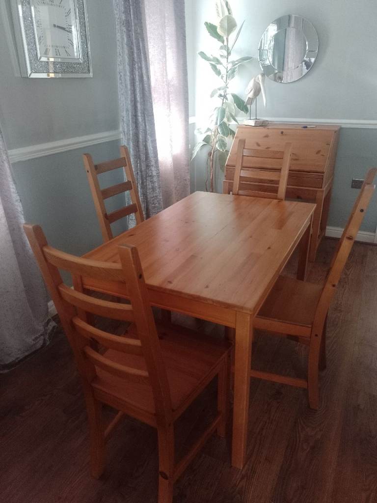 Pine Dining Table & 4 Chairs