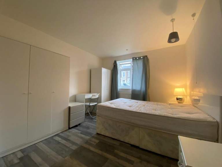 Three Rooms Available in Kilburn