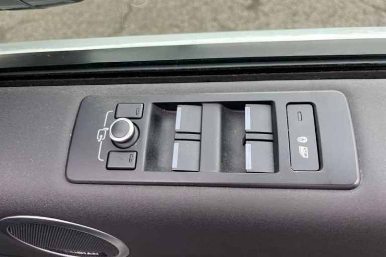 2019 Land Rover Discovery 2.0 SD4 HSE 5dr Auto ESTATE DIESEL Automatic