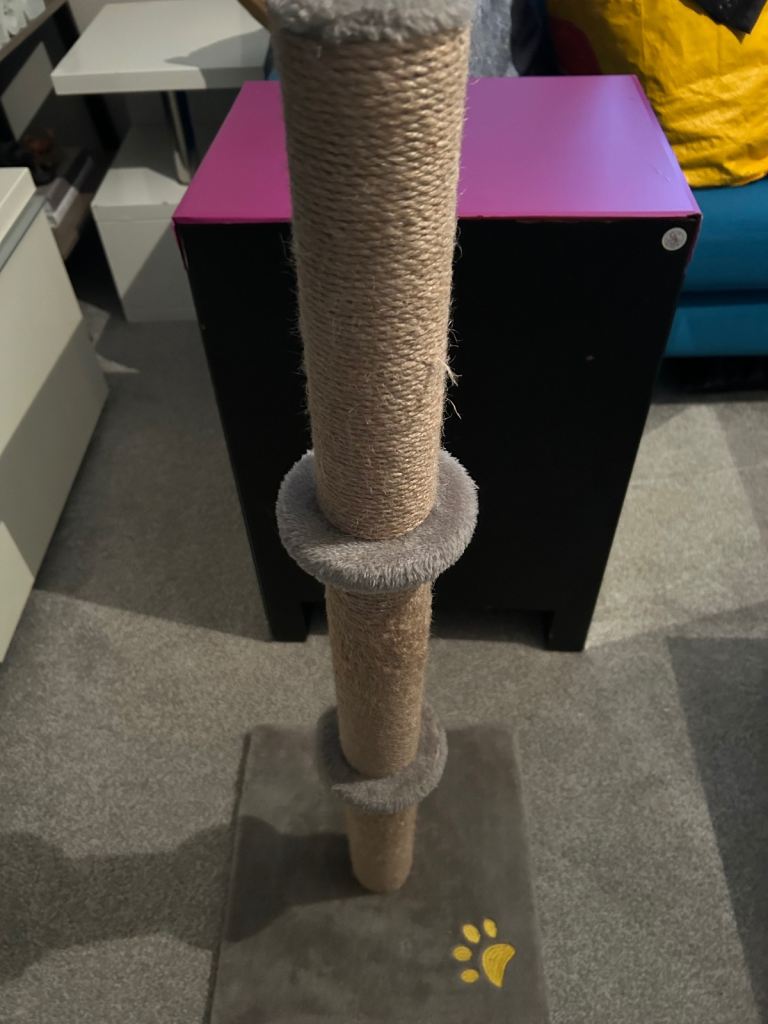 Cat scratching post
