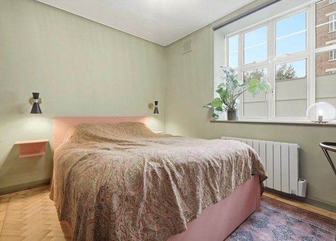 Free double ottoman bed w optional mattress 