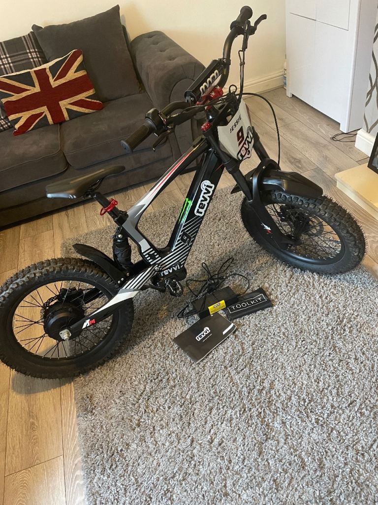 Revvi 18” kids electric bike. 