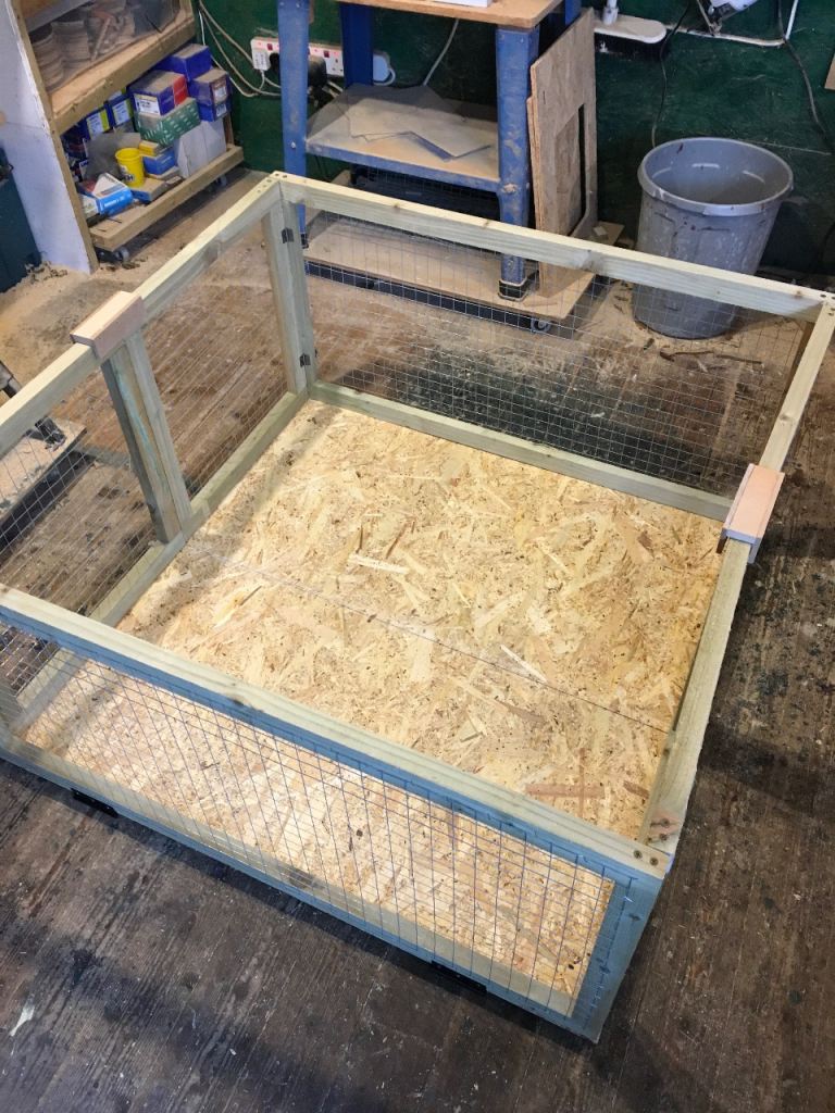 Indoor rabbit/Guinea pig run with base