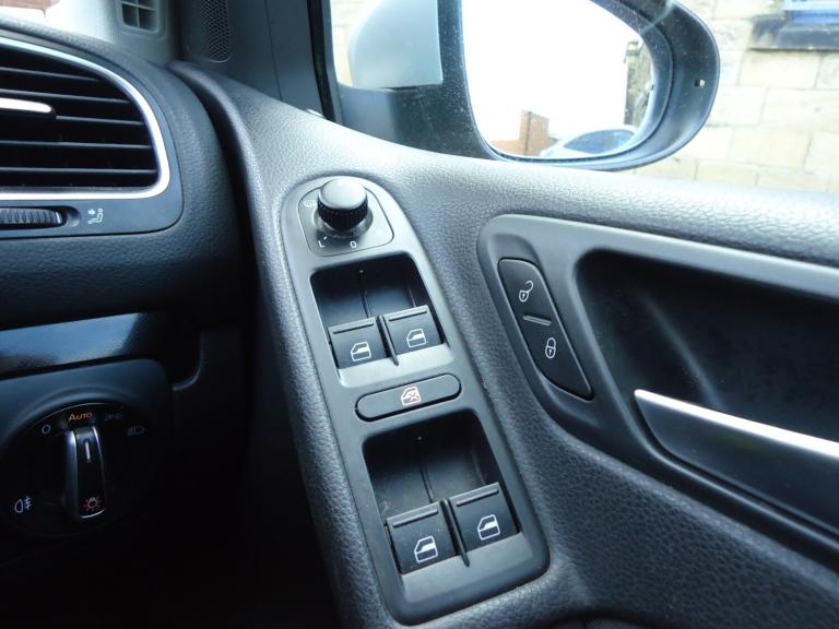 VOLKSWAGEN GOLF 1.6 TDI Match Silver Auto Diesel 2012