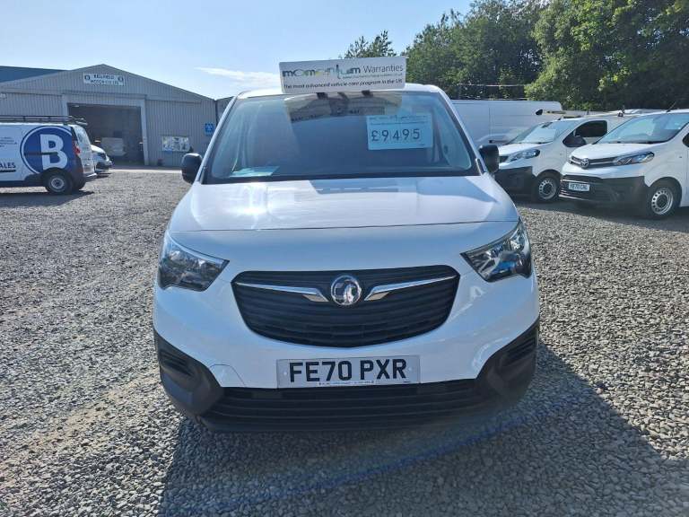 VAUXHALL COMBO 1.5 Turbo D 2300 Edition 5 seat crew combi van White Manual Diese