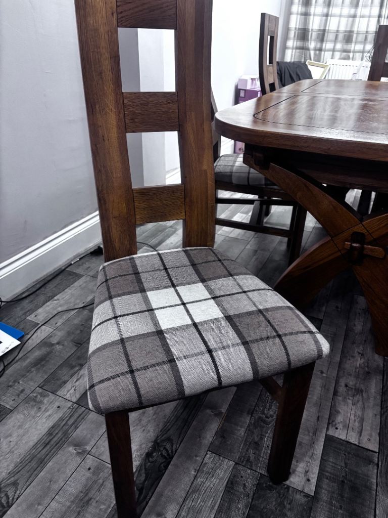 Solid Oak Dining Table and 8 Chairs 