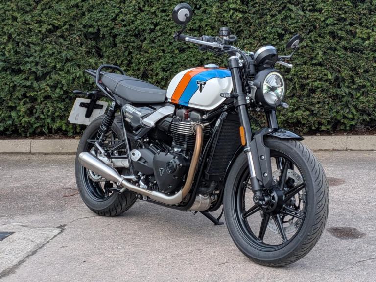 TRIUMPH SPEED TWIN 900 - 2025 '25' - LOW MILES - 1 OWNER