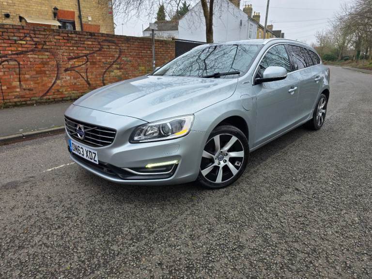 63/2013 Volvo V60 2.4 D6 Plug-in-Hibrid AWD Automatic Estate