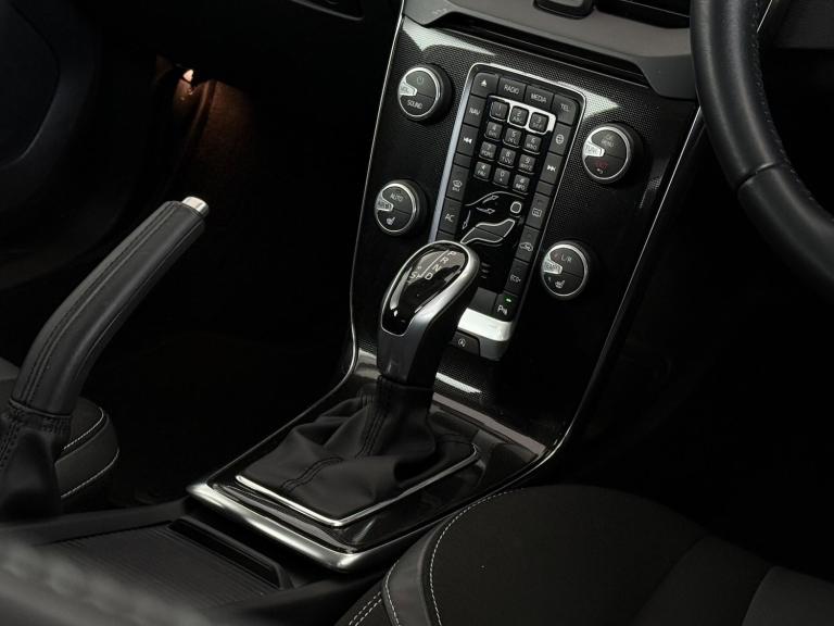 2016 Volvo V40 D2 [120] Momentum Nav Plus 5dr Geartronic HATCHBACK DIESEL Automatic