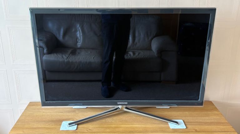 Samsung 46” Freeview HD LED TV Television With Extras!