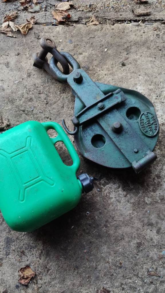image for Winch snatch block single sheave swivel pulley pull