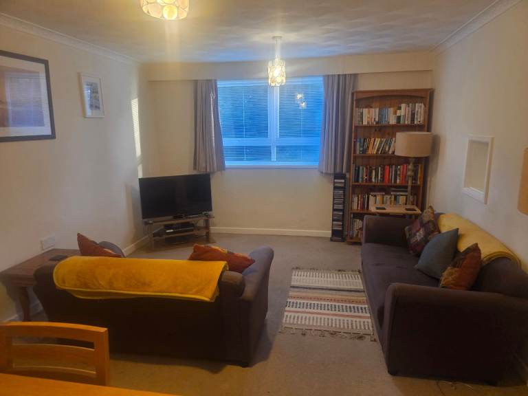 London Road Stoneygate, 2 bedroom purpose built flat with secure parking.