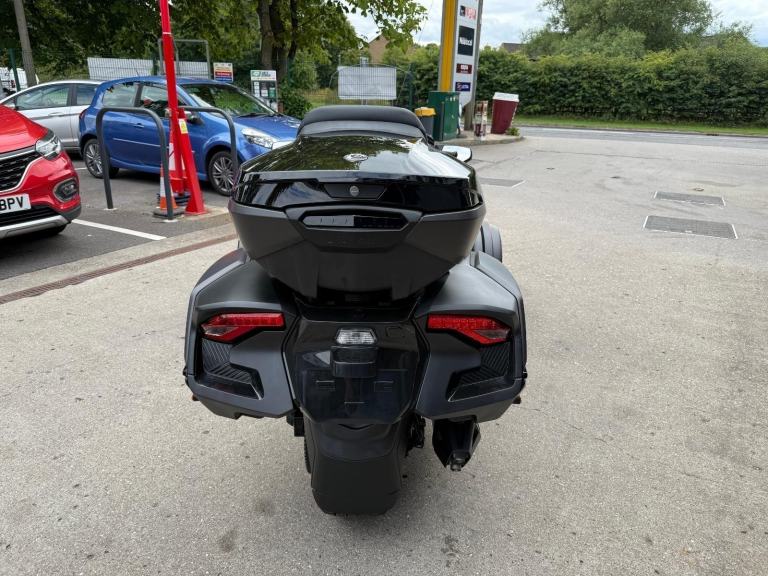 2025 Can-Am Spyder RT Limited 1330cc 6 speed semiauto trike Carbon Black