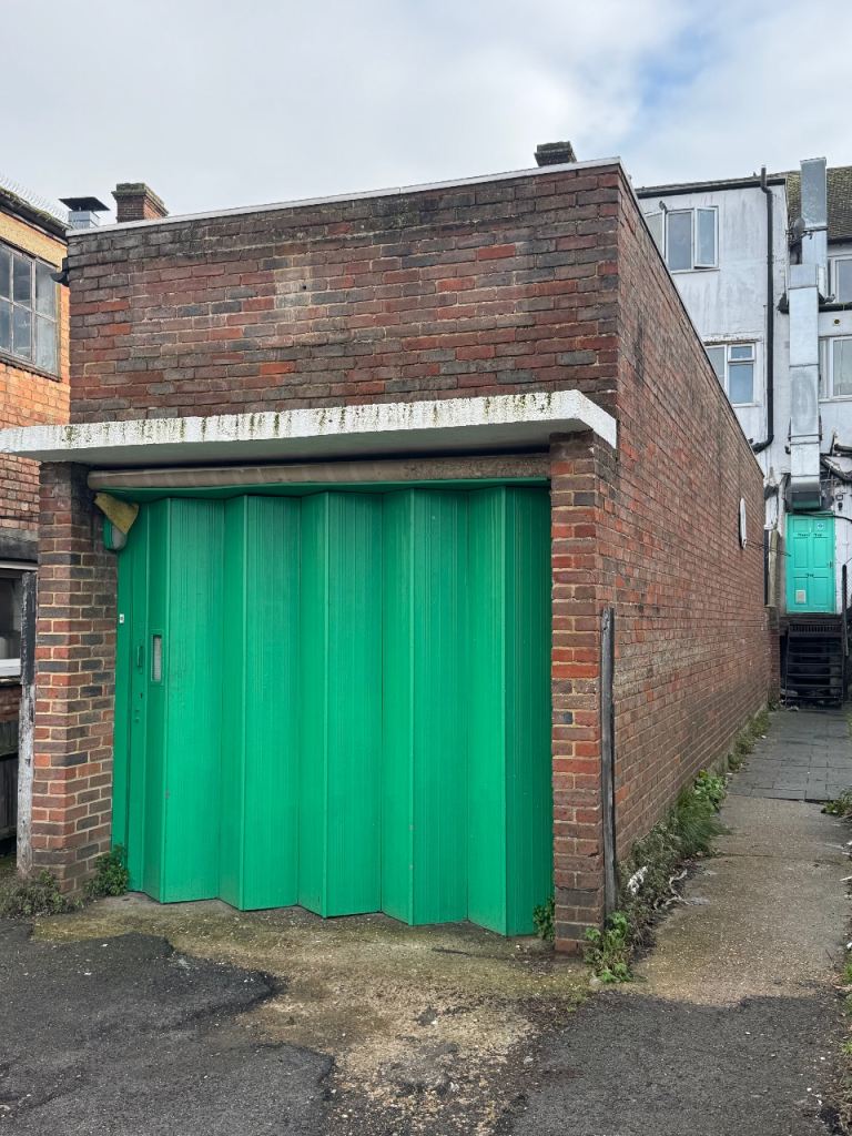 Warehouse / Storage Unit to Let – 2,000 sq ft – Hayes, Bromley