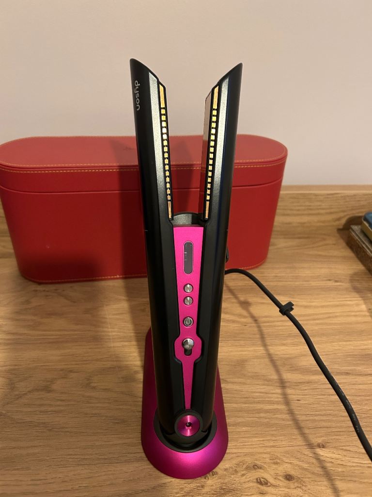 Dyson hair straightener 