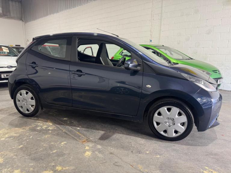 2017 Toyota AYGO 1.0 VVT-i x-play Euro 6 5dr HATCHBACK Petrol Manual