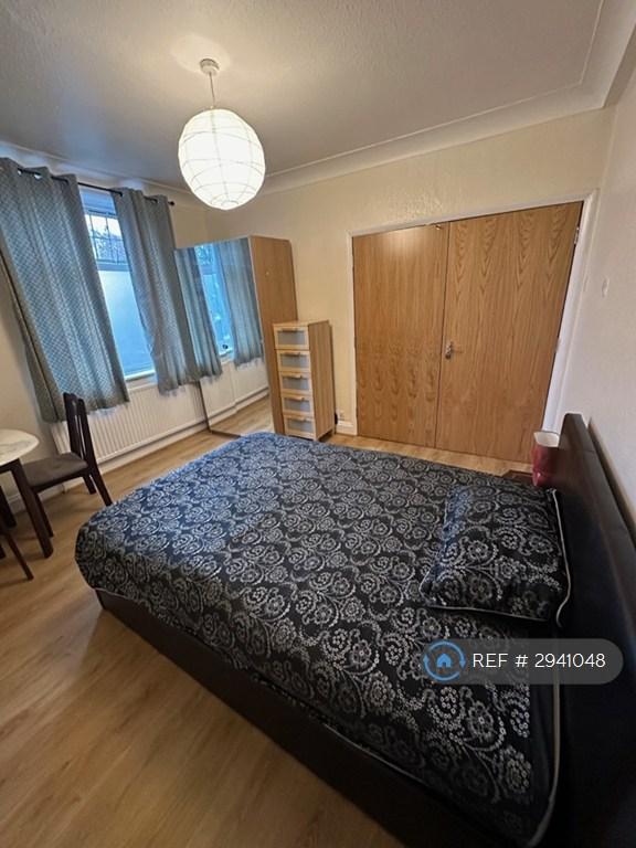 1 bedroom in Pennine Mansions, Golders Green, NW2 (#2941048)