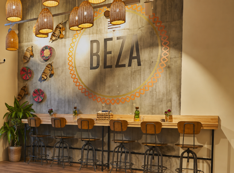 Wall-Mounted Café-Style Tables with Chairs – Stylish & Space-Saving