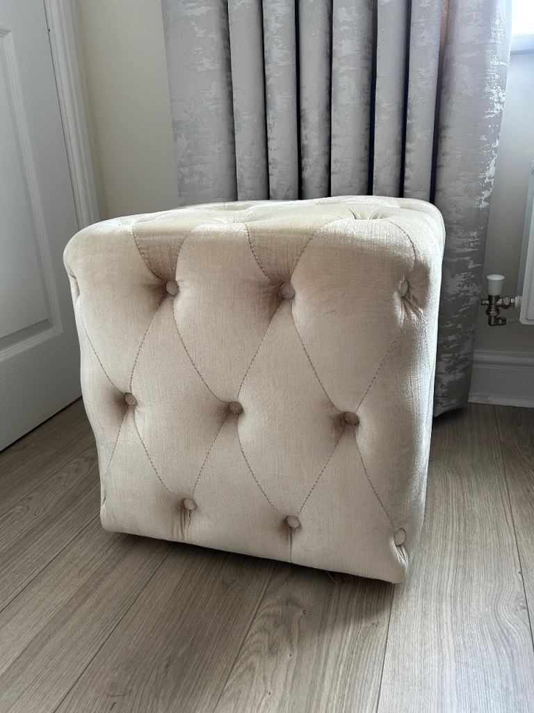 Next cube stool 