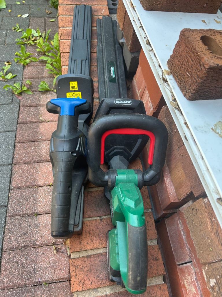 Cordless hedge trimmers