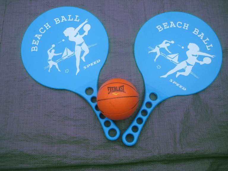 2 Speed Blue Plastic Beach Ball Bats and a Small Soft ball for £6.00
