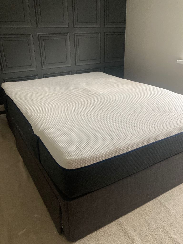 Kingsize bed with Emma mattress