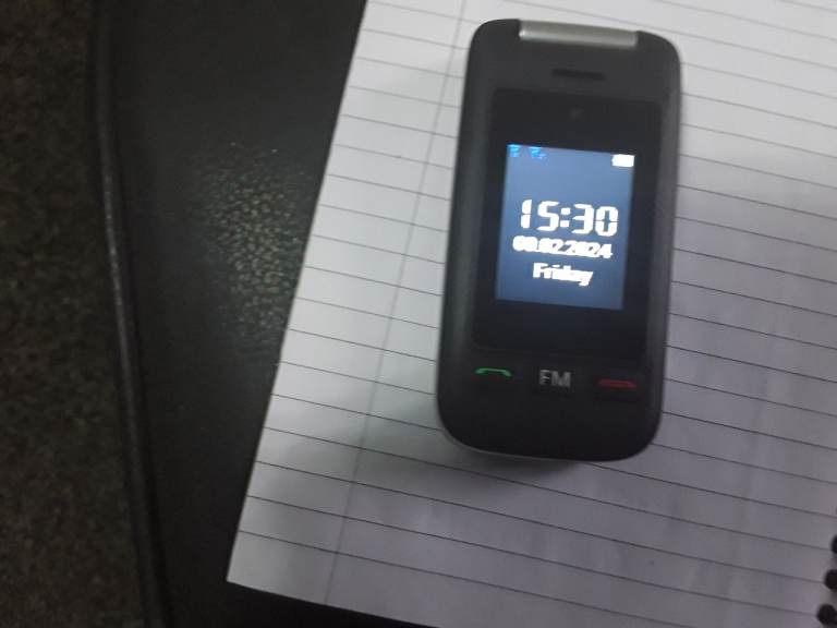 Basic Flip Phone – Good Condition, Black