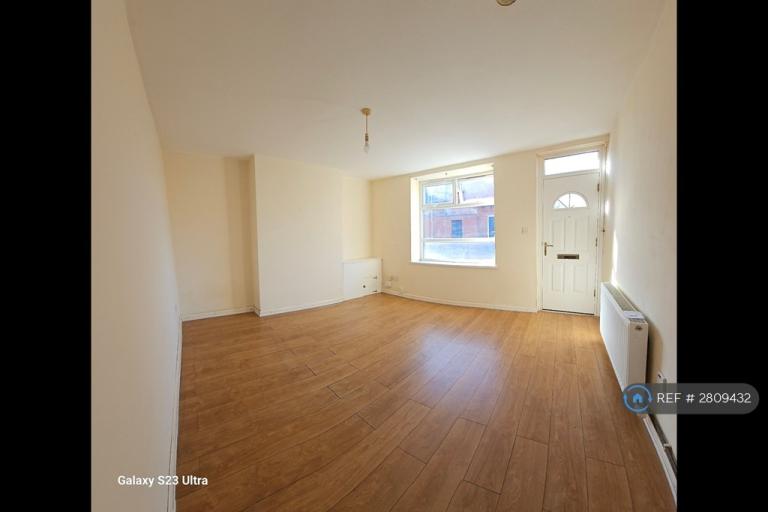 Studio flat in Great Lever, Bolton, BL3 (#2809432)