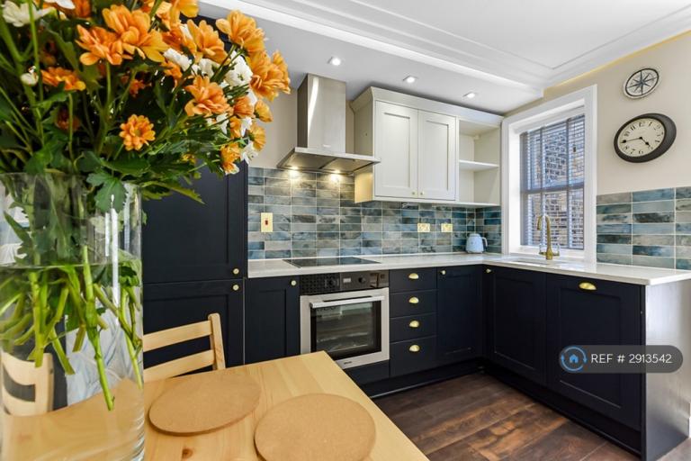 1 bedroom house in Bow Common Lane, London, E3 (1 bed) (#2913542)