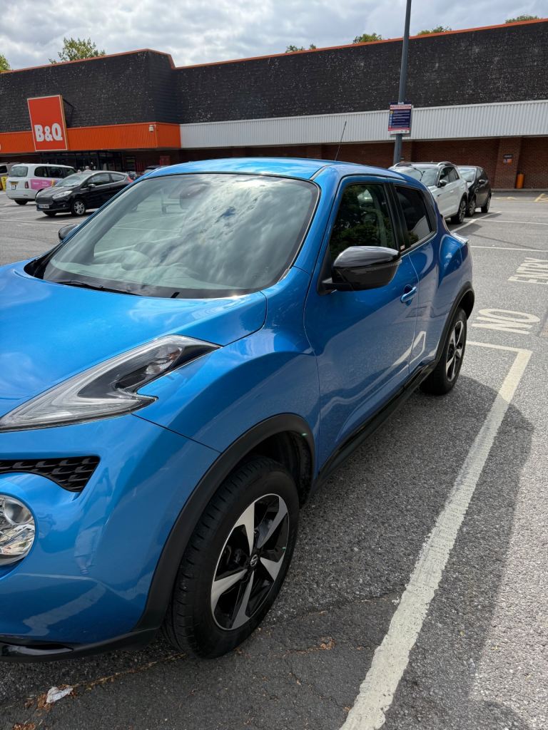 Nissan, JUKE, Hatchback 1598 (cc), 5 doors. 