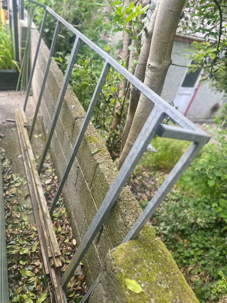 Metal root rack for ford van 
