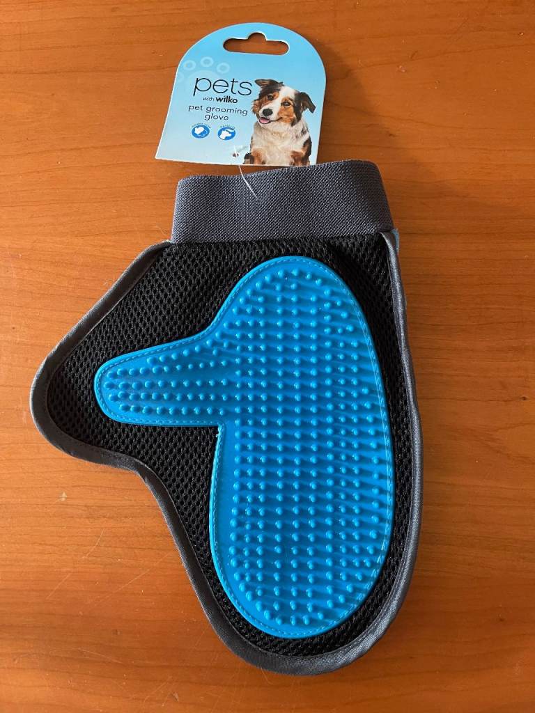 Pet Grooming Glove, Cat or Dog Mitt Brush De-shedding, Double Sided Brand New with Tags (Wilco)