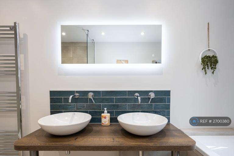 2 bedroom flat in West End Road, Morecambe, LA4 (2 bed) (#2700380)