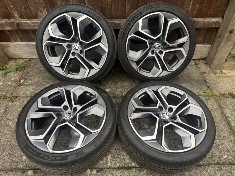 Genuine Skoda Octavia VRS Altair 19” MK4 Diamond Cut VRS Alloy Wheels Set of 4 With Tyres